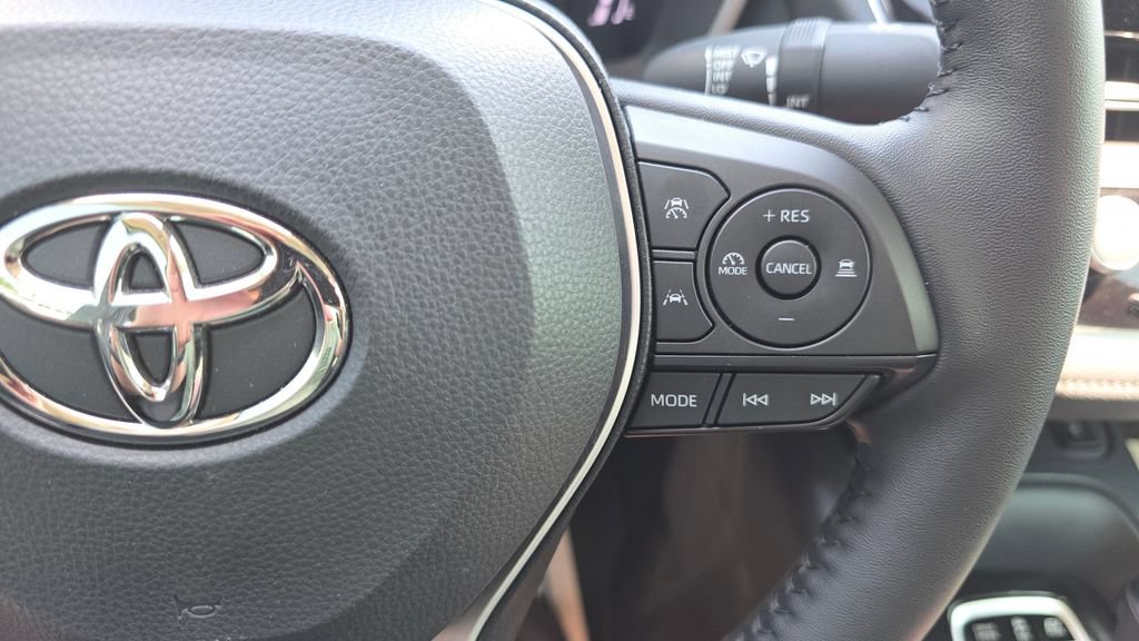Used 2025 Toyota Corolla XLE FWD image 26