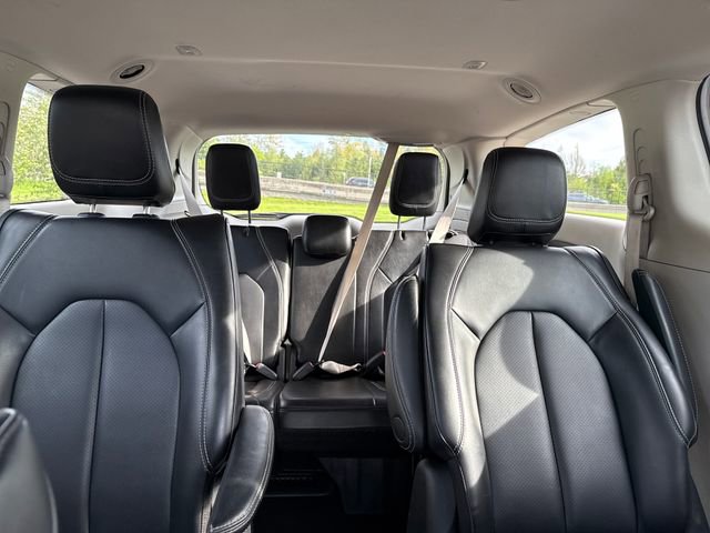 Used 2023 Chrysler Pacifica Touring-L FWD image 14