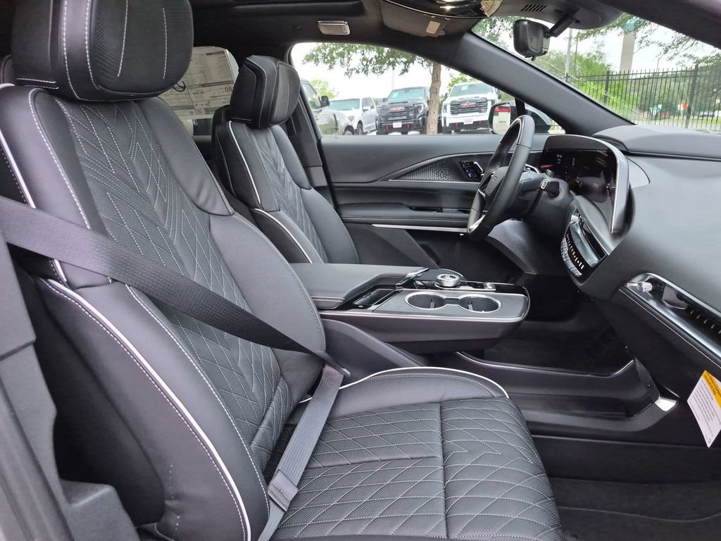 New 2026 Cadillac Lyriq V image 36