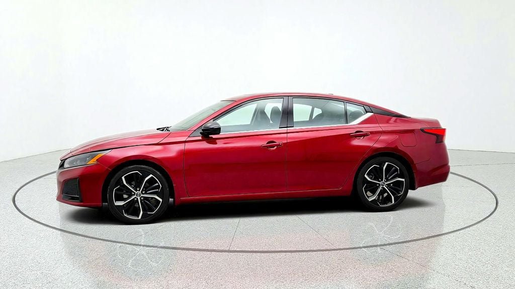 Used 2024 Nissan Altima 2.5 SR w/ SR Premium Package FWD image 8