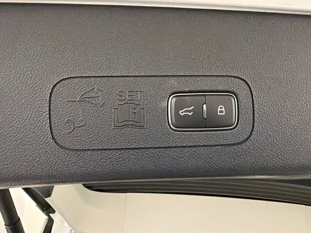 Used 2026 Lincoln Aviator AWD image 39