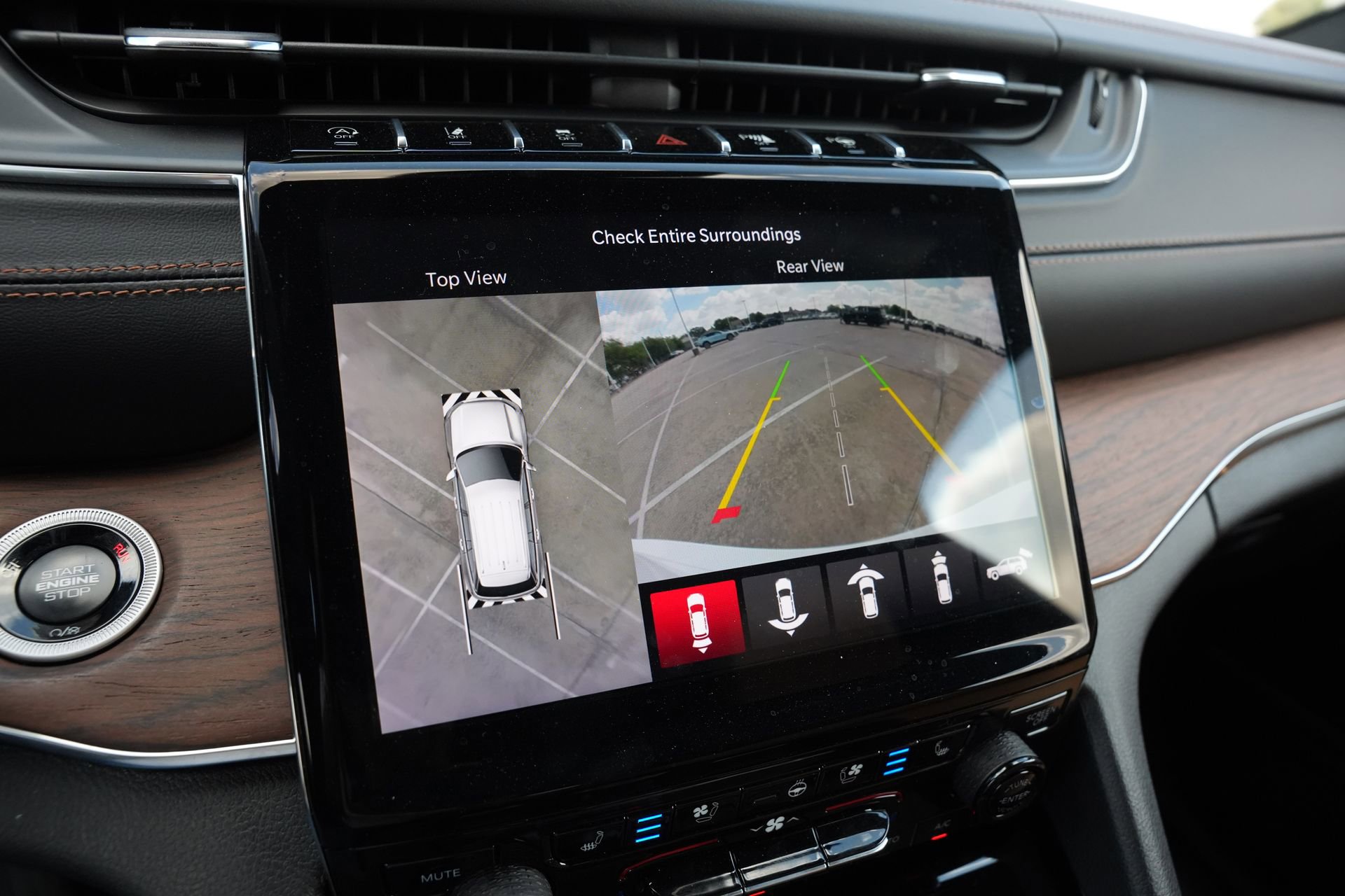 Used 2025 Jeep Grand Cherokee Summit image 13