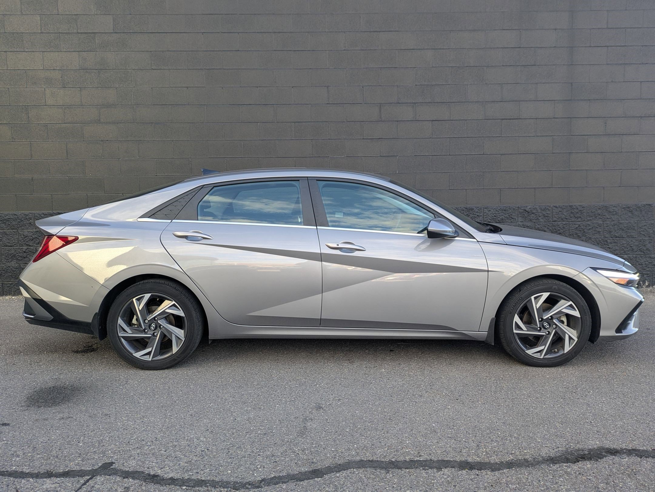 Used 2024 Hyundai Elantra SEL w/ Convenience Package image 4