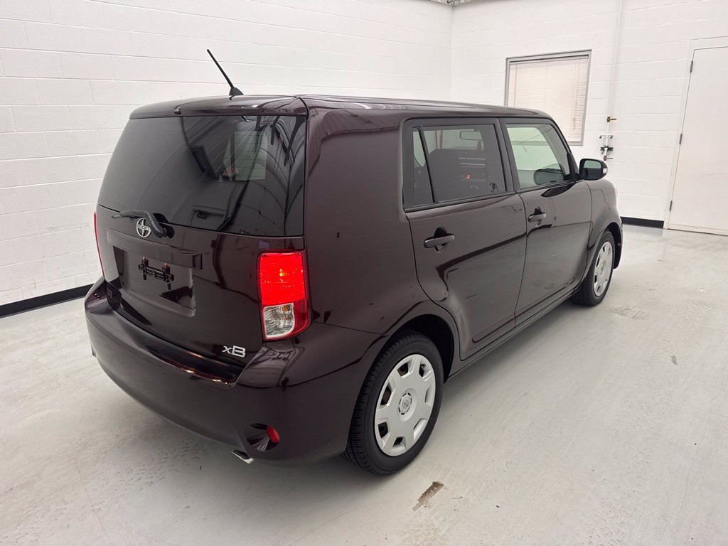 Used 2012 Scion xB FWD image 8