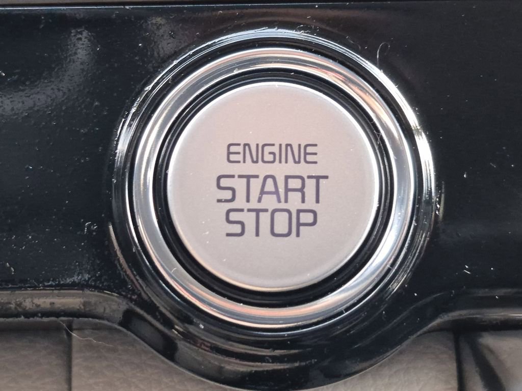 Certified 2023 Kia Carnival SX image 29