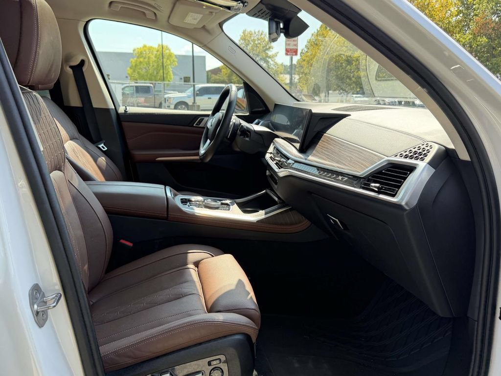 Used 2023 BMW X7 xDrive40i w/ Executive Package AWD/4WD image 10