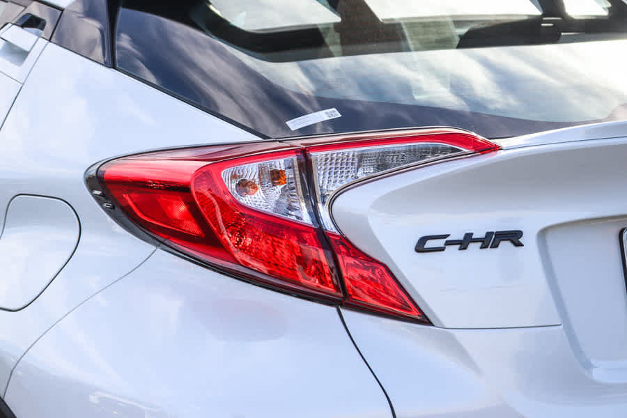 Used 2021 Toyota C-HR XLE FWD image 7
