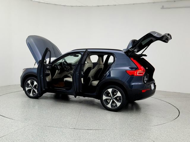 New 2026 Volvo XC40 B4 Plus w/ Climate Package image 12