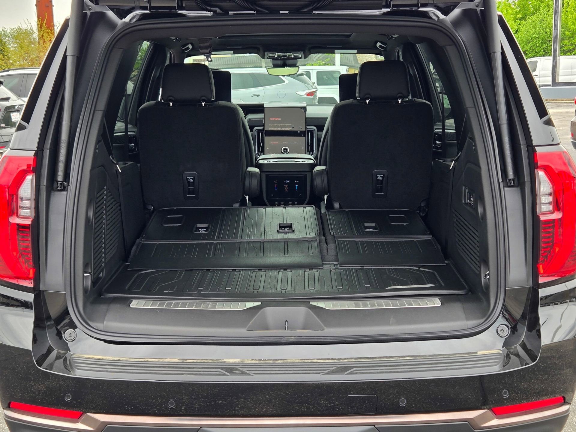 New 2026 GMC Yukon AT4 Ultimate w/ LPO, Floor Liner Package AWD/4WD image 33