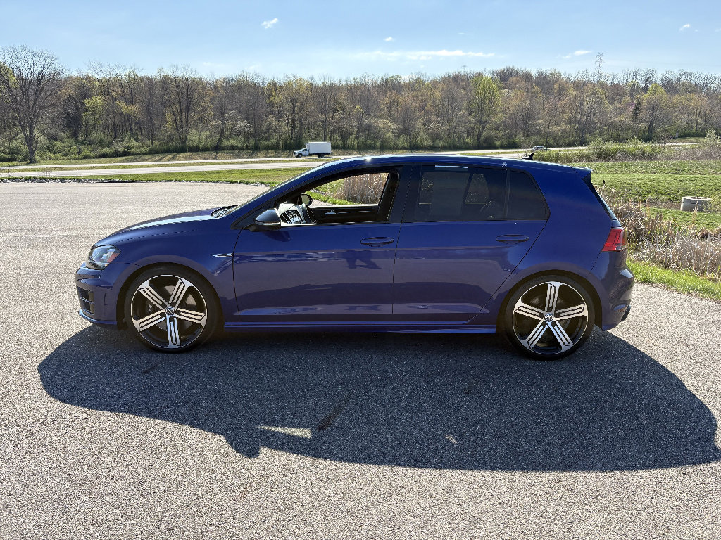Used 2016 Volkswagen Golf 4-Door image 2