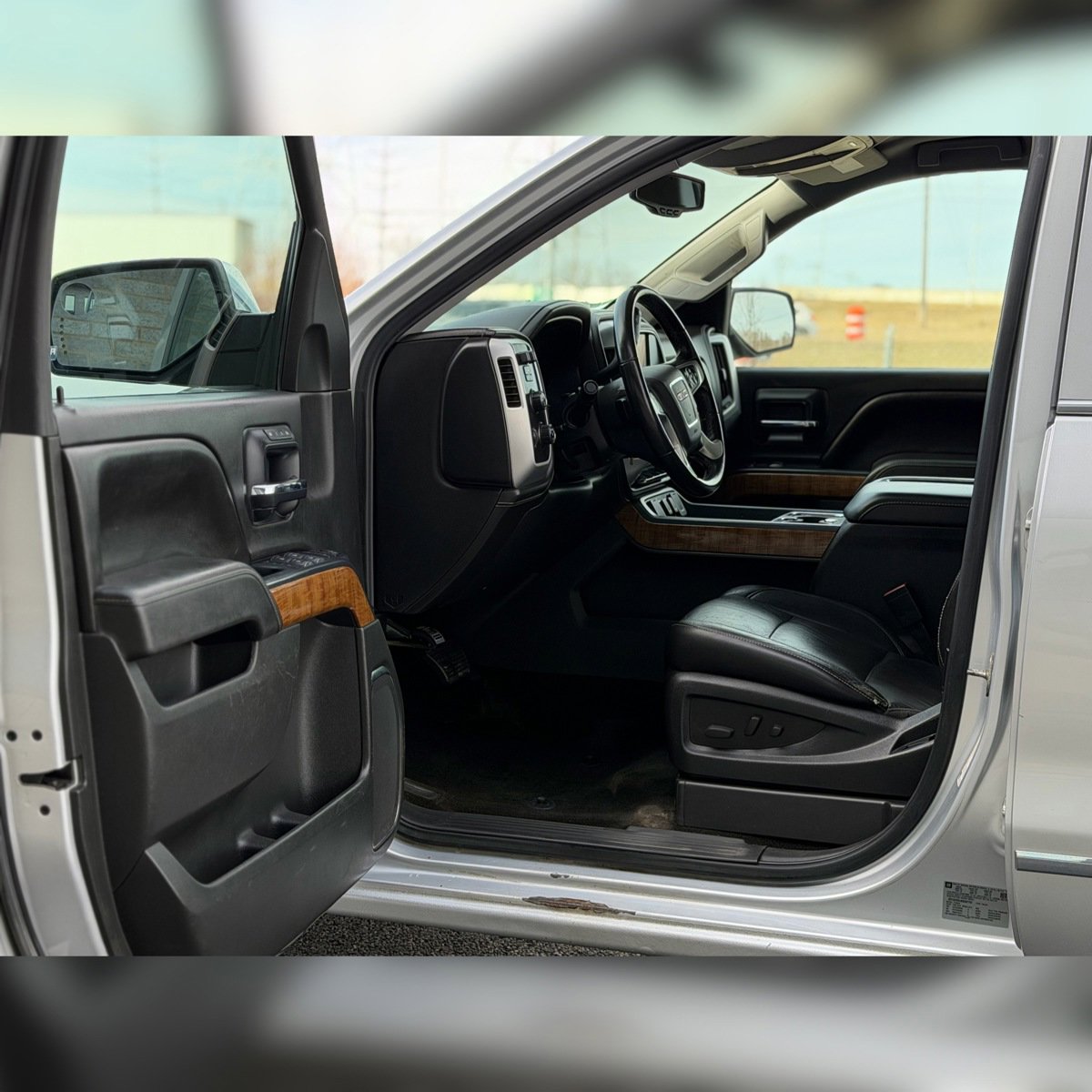 Used 2014 GMC Sierra 1500 SLT w/ Suspension Package, Off-Road image 6