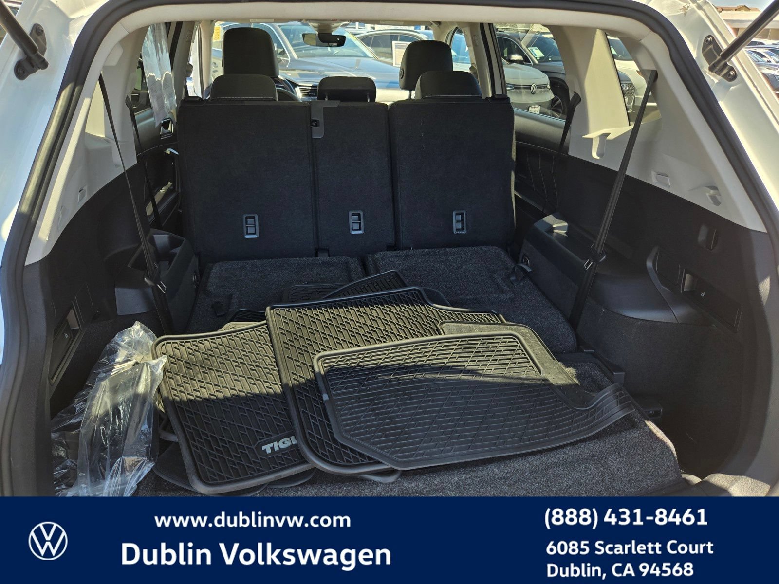 Certified 2023 Volkswagen Tiguan SE w/ Panoramic Sunroof Package FWD image 25