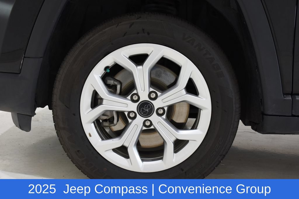 Used 2025 Jeep Compass Latitude w/ Sun & Sound Group AWD/4WD image 6