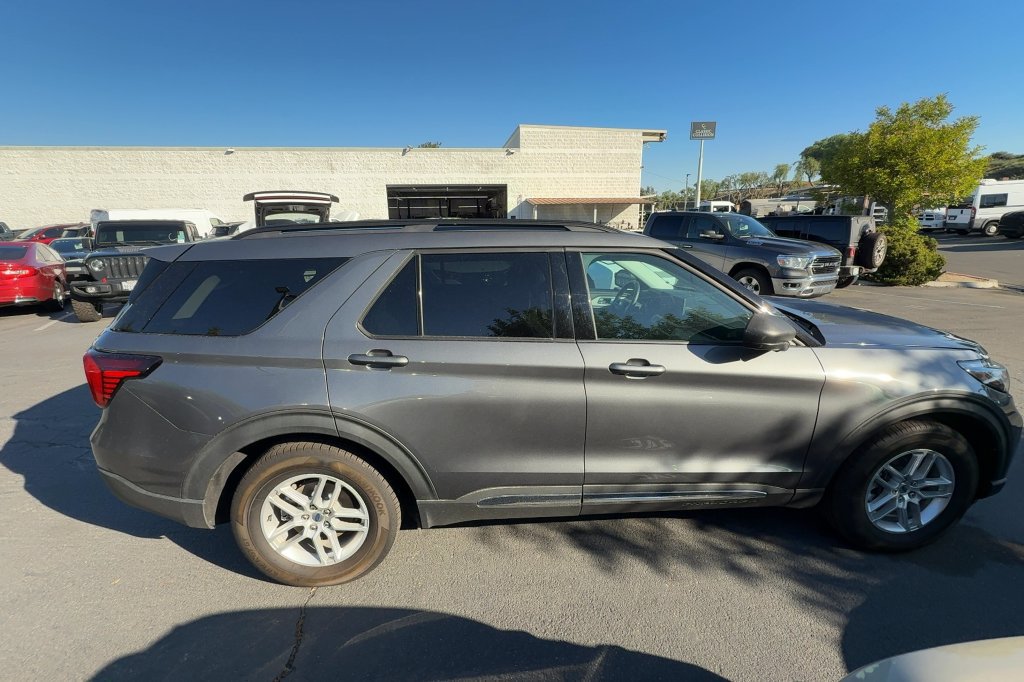Used 2025 Ford Explorer Active w/ Active Comfort Package RWD image 4