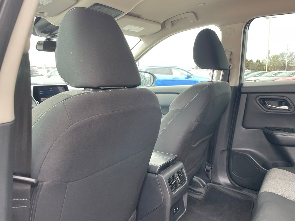 Used 2024 Nissan Rogue SV image 25