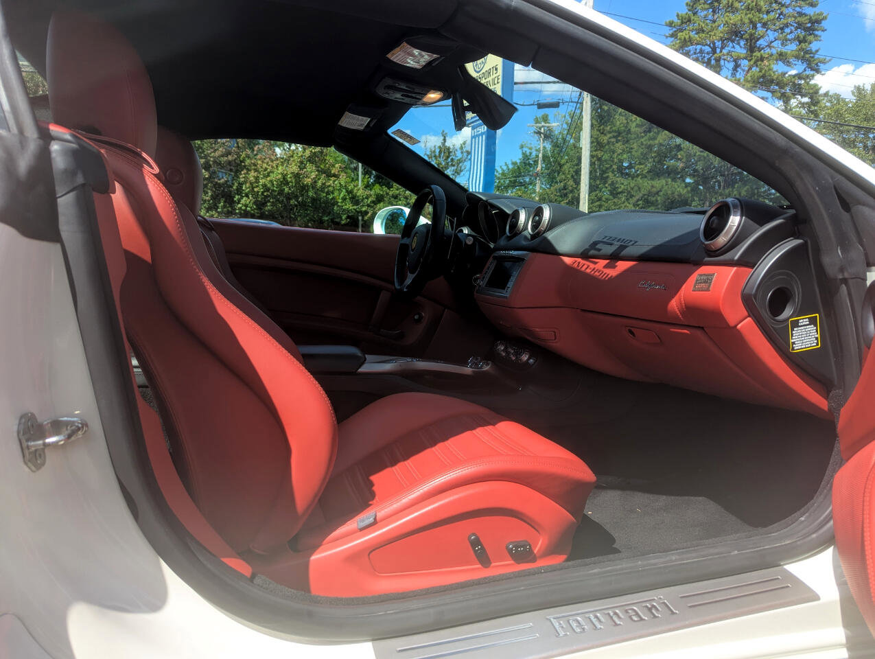 Used 2013 Ferrari California image 32