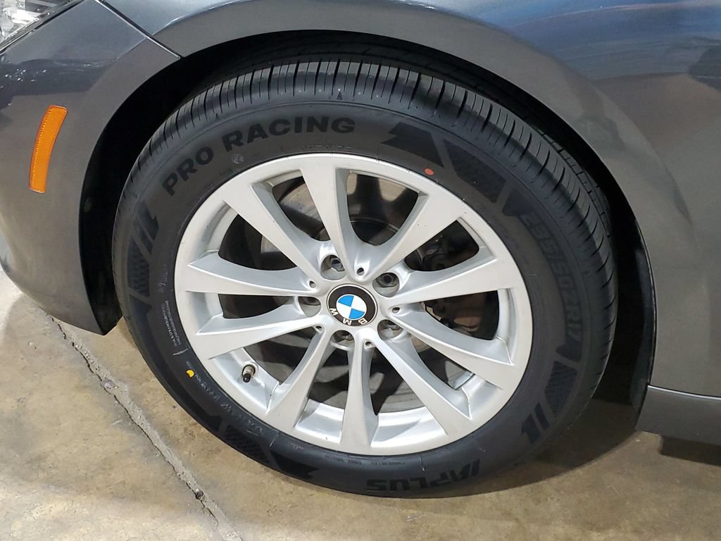 Used 2018 BMW 320i Sedan RWD image 32