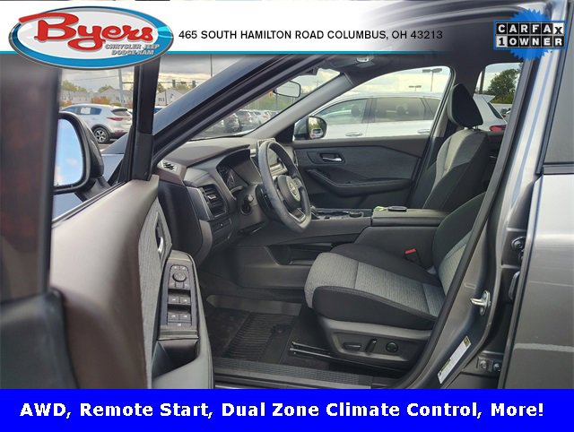 Used 2023 Nissan Rogue SV image 2