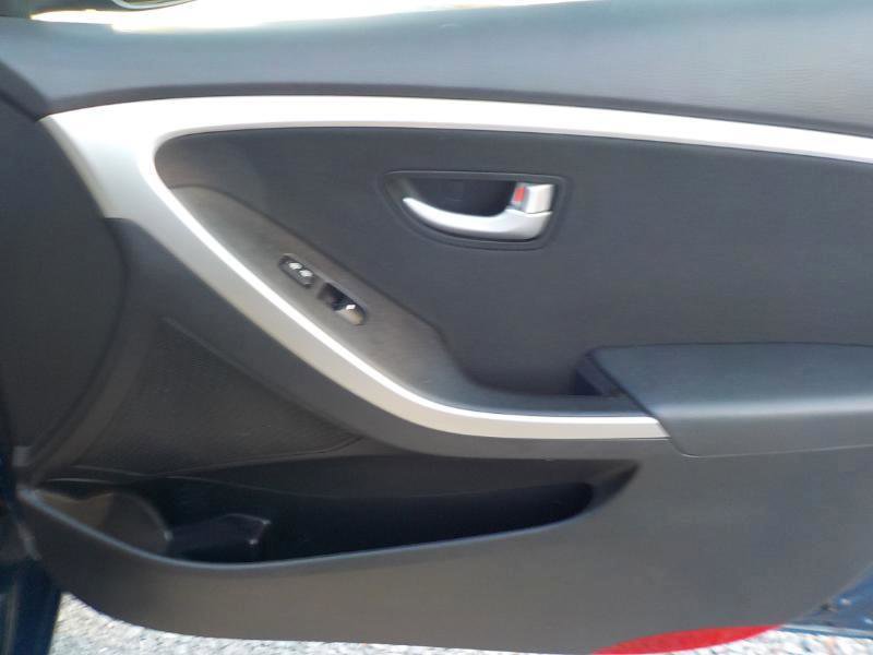 Used 2016 Hyundai Elantra GT FWD image 25