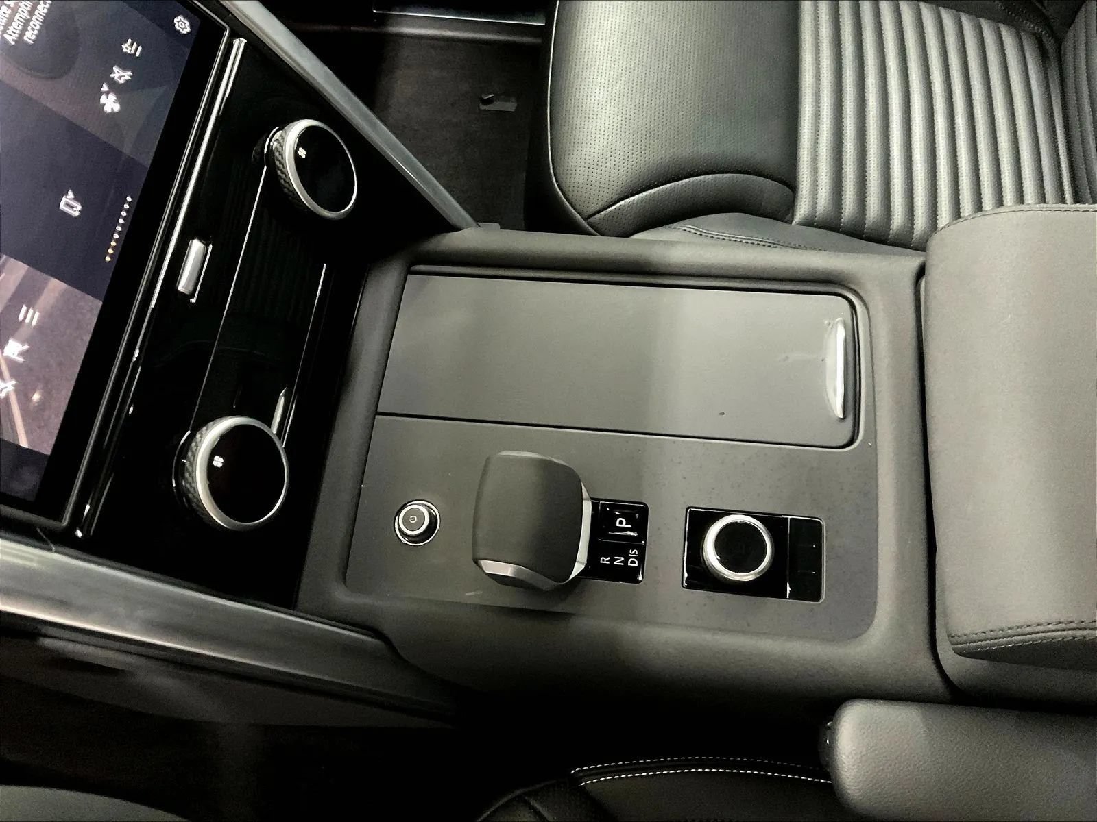Used 2025 Land Rover Discovery S AWD/4WD image 24