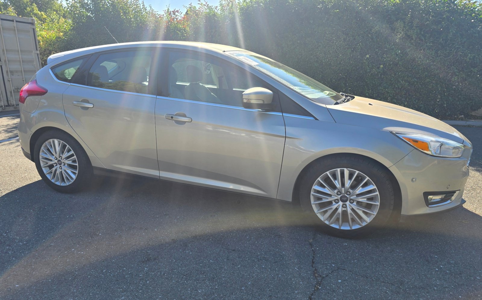 Used 2018 Ford Focus Titanium w/ Titanium Technology Package FWD image 4