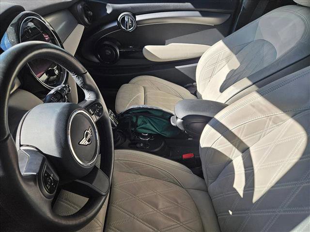 Used 2024 MINI Cooper SE w/ Signature Upholstery Package image 13