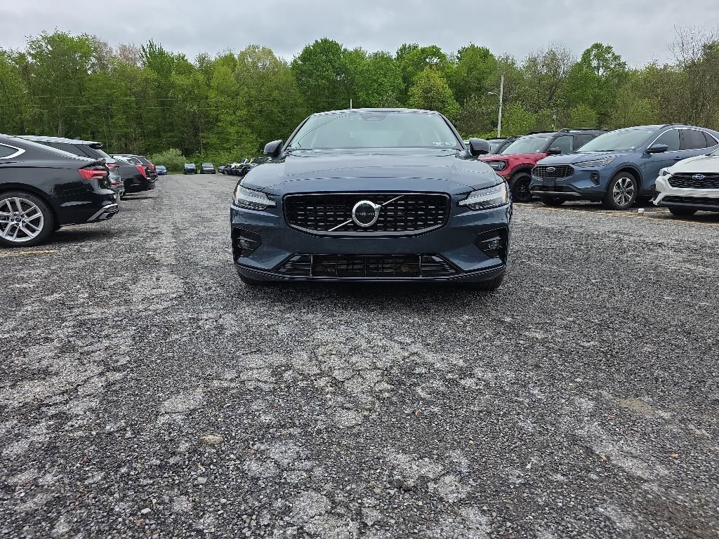 Used 2024 Volvo S60 B5 Core AWD/4WD image 2