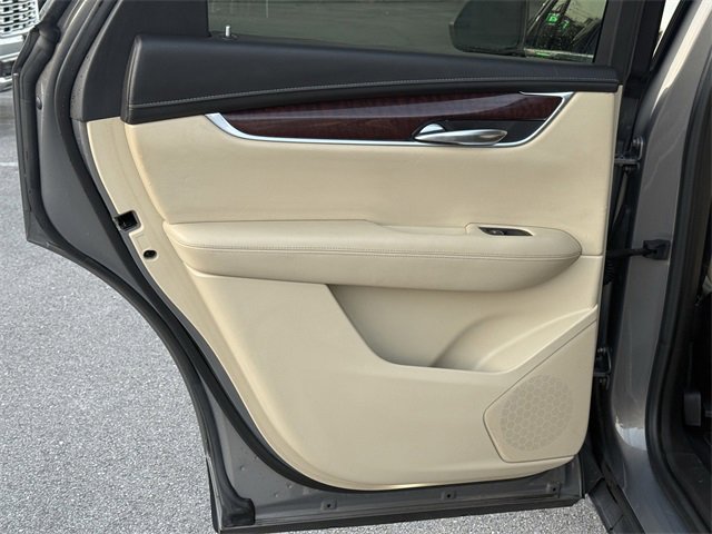 Used 2017 Cadillac XT5 Luxury image 34