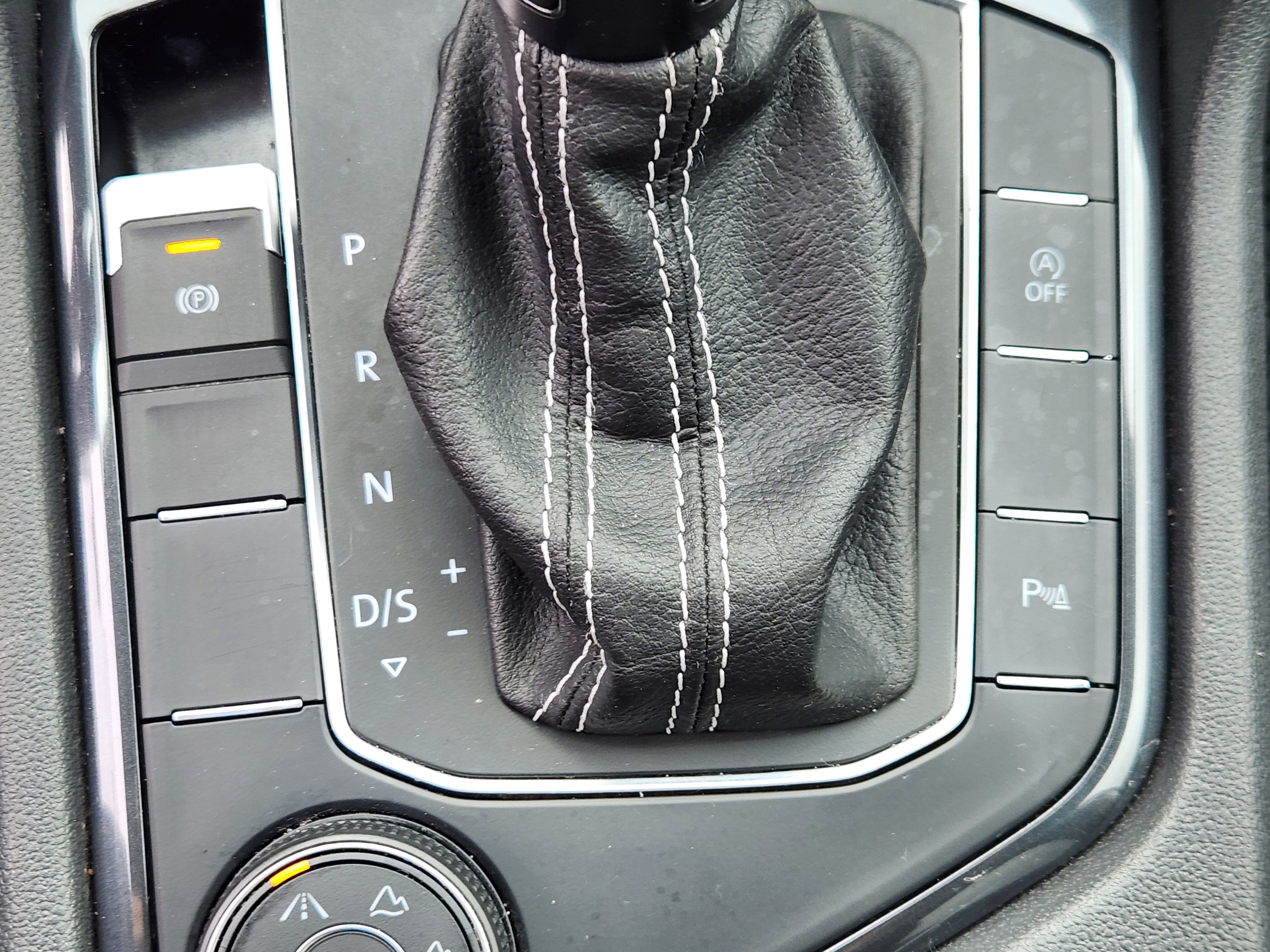 Used 2021 Volkswagen Tiguan SEL AWD/4WD image 22