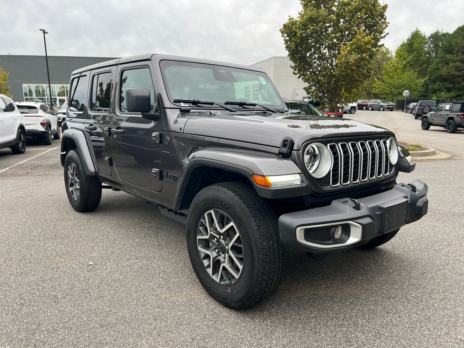 Used 2026 Jeep Wrangler Unlimited Sahara AWD/4WD image 5