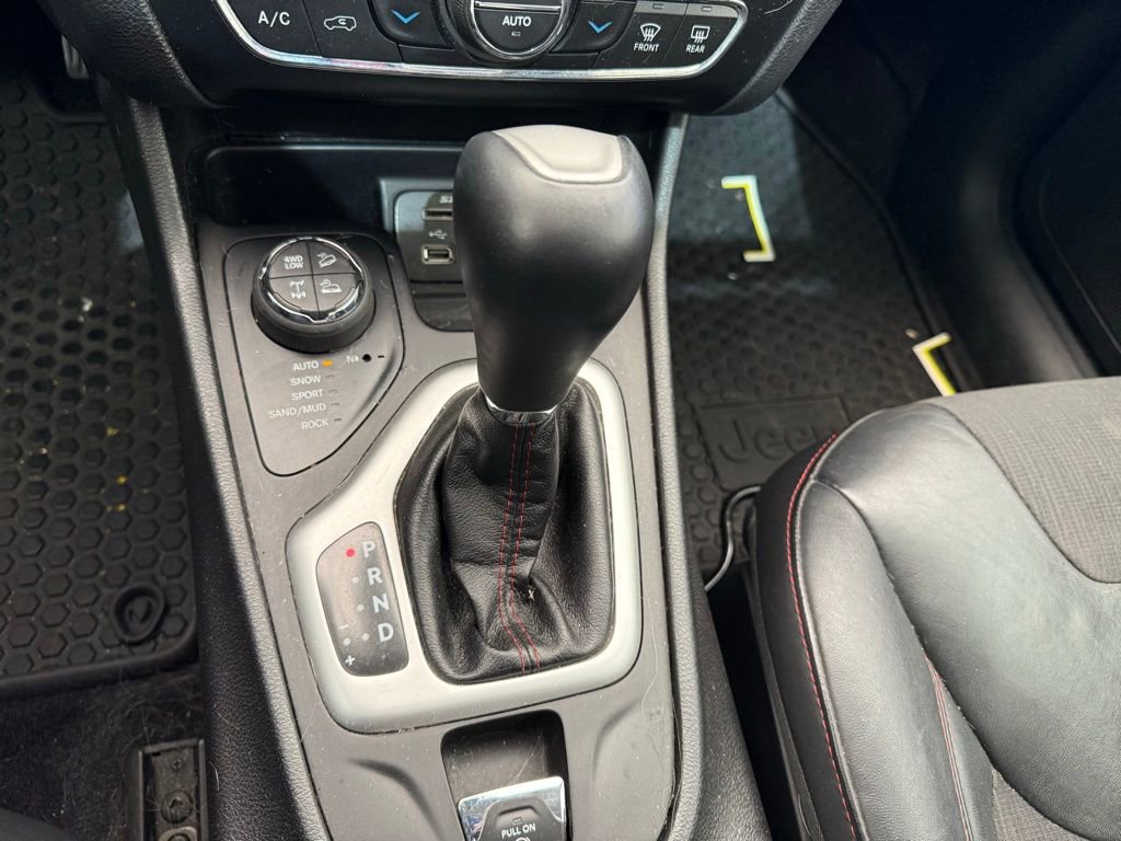 Used 2017 Jeep Cherokee Trailhawk w/ Comfort/Convenience Group image 19