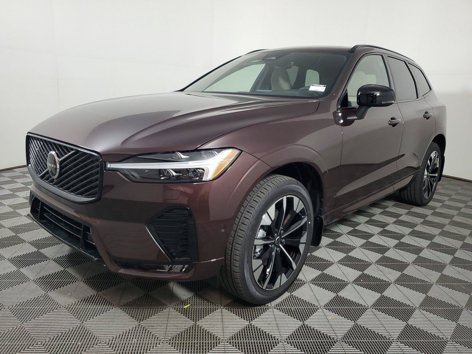 New 2026 Volvo XC60 B5 Plus w/ Climate Package AWD/4WD image 3