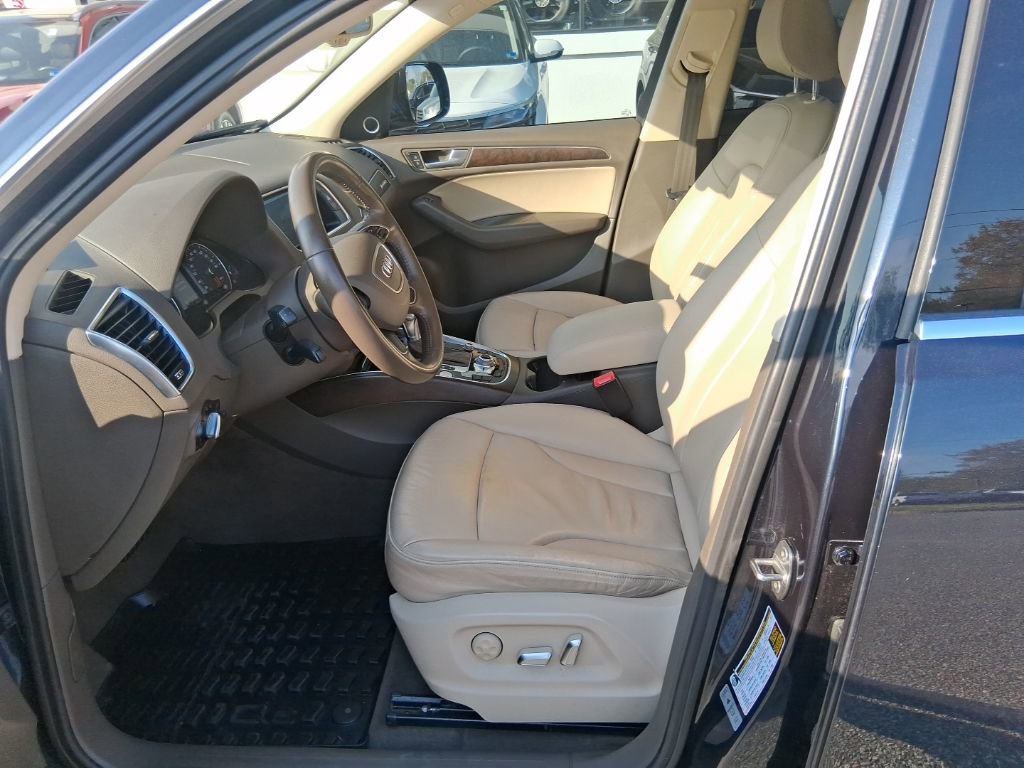 Used 2017 Audi Q5 2.0T Premium Plus w/ Technology Package image 15