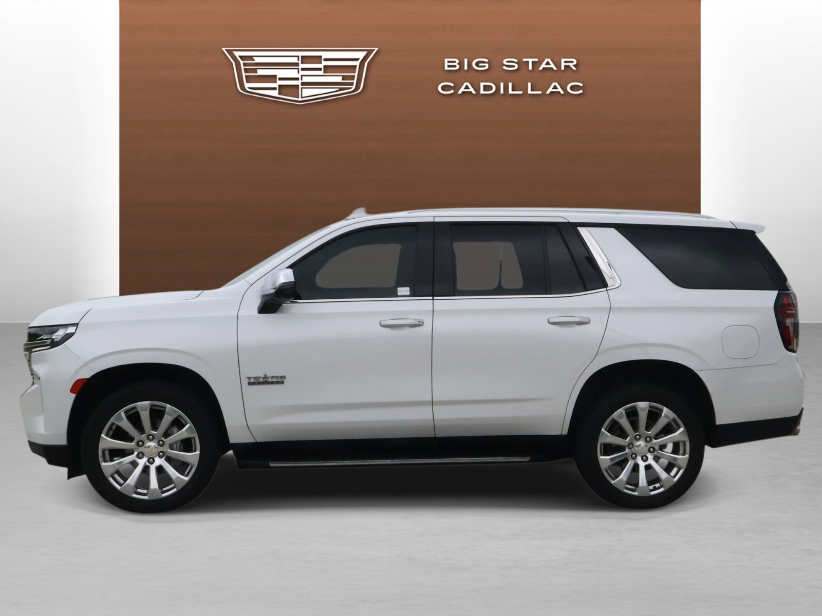 Used 2021 Chevrolet Tahoe Premier w/ Premium Package RWD image 2