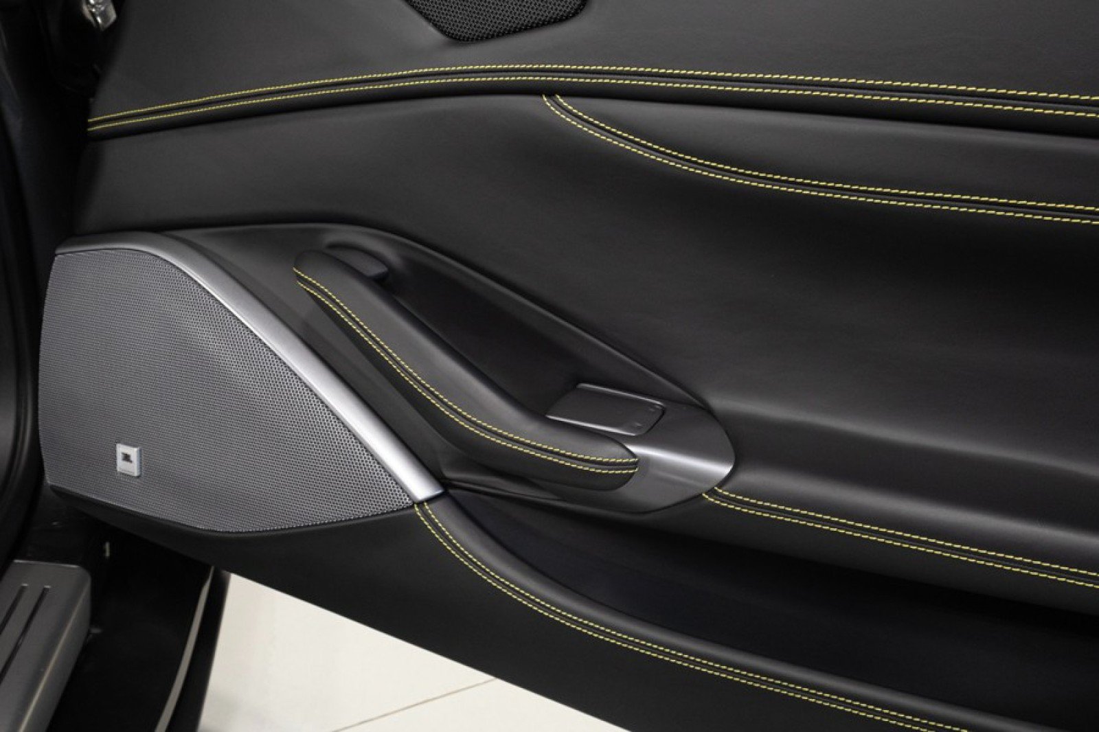 Used 2020 Ferrari Portofino RWD image 47