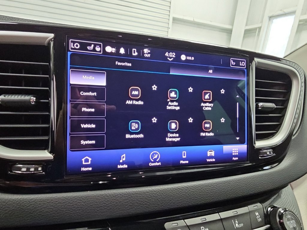 Used 2023 Chrysler Pacifica Touring-L FWD image 18