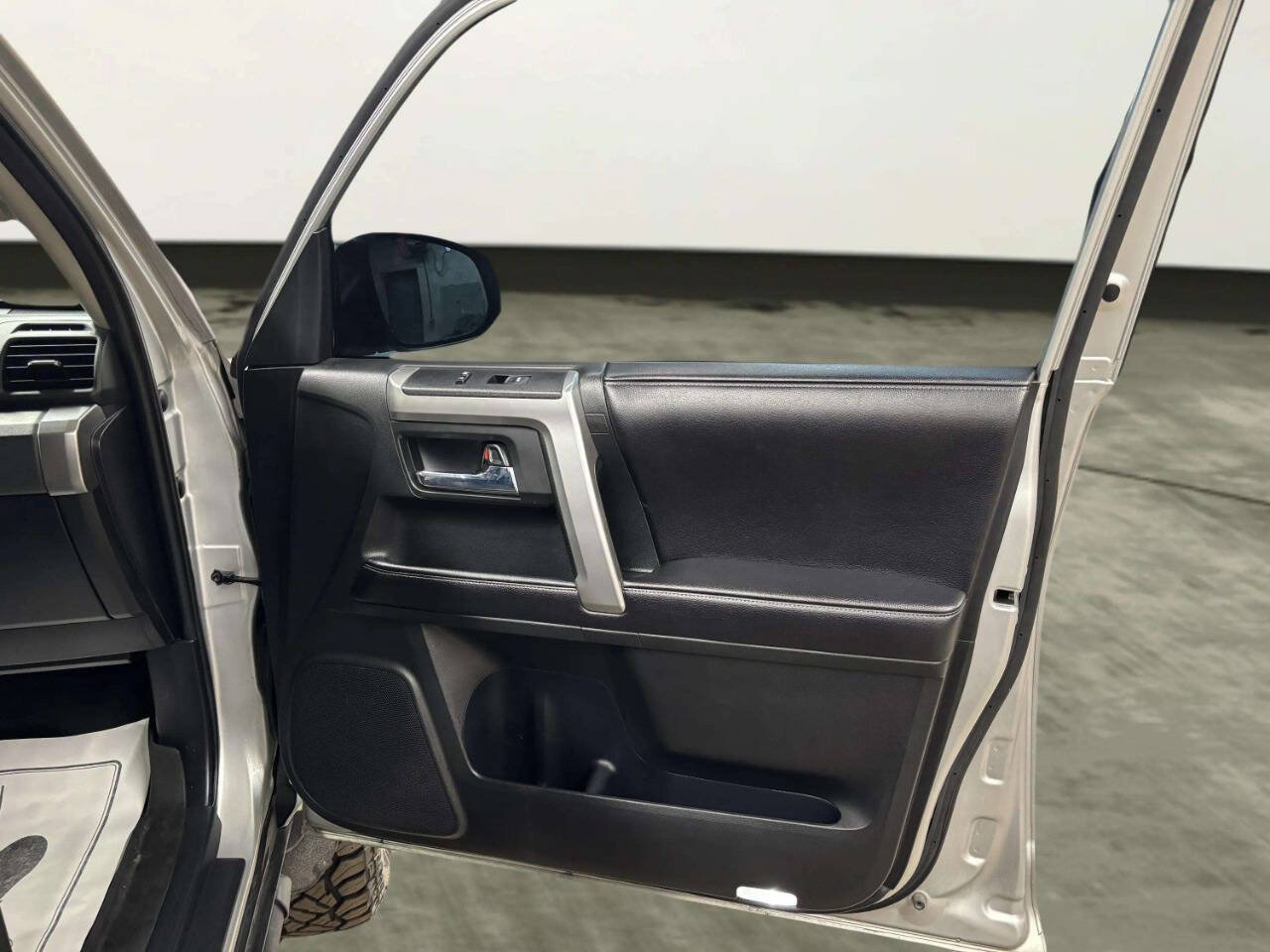 Used 2017 Toyota 4Runner SR5 Premium AWD/4WD image 20