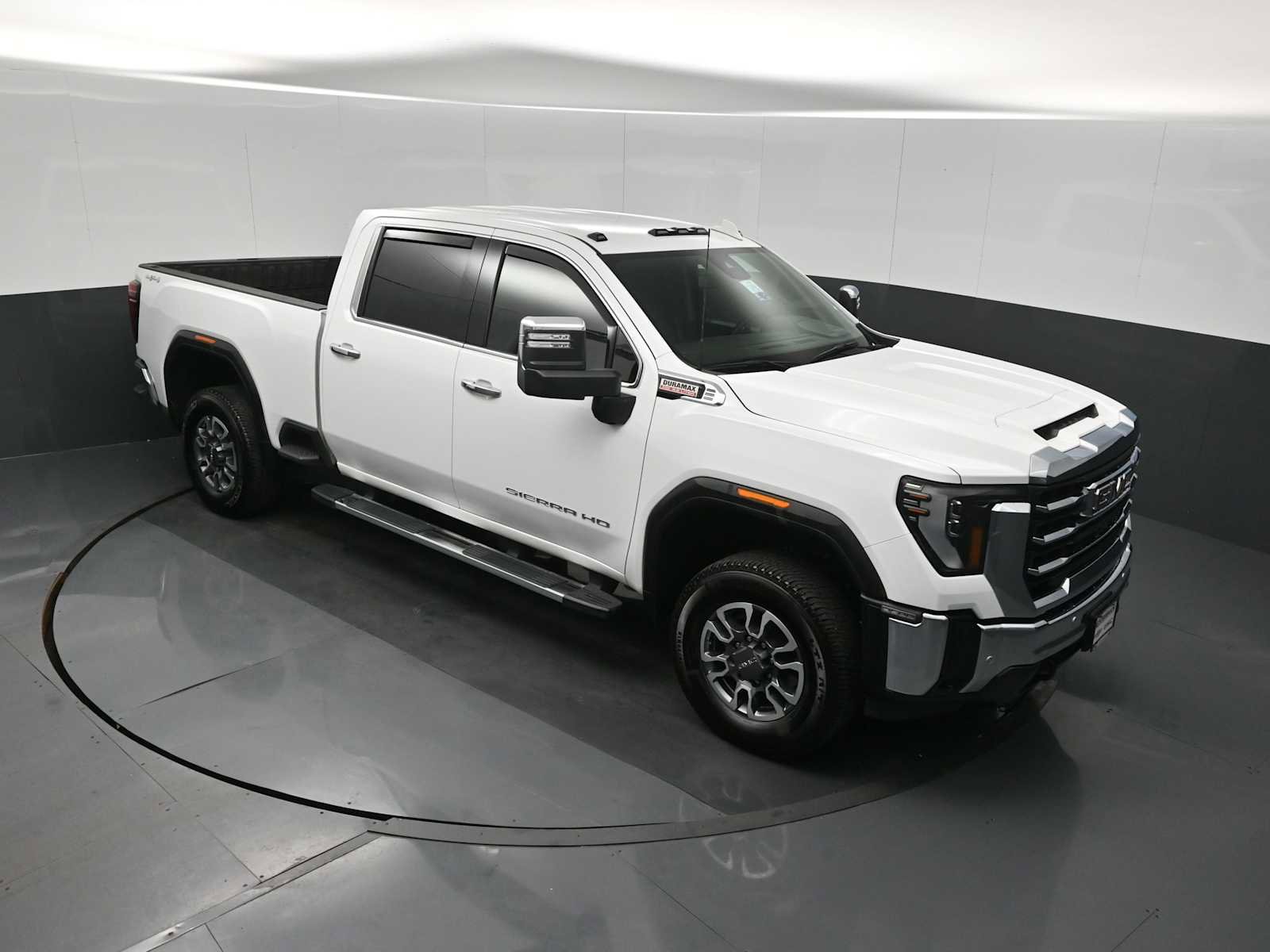 Used 2024 GMC Sierra 3500 SLT w/ SLT Premium Package image 10