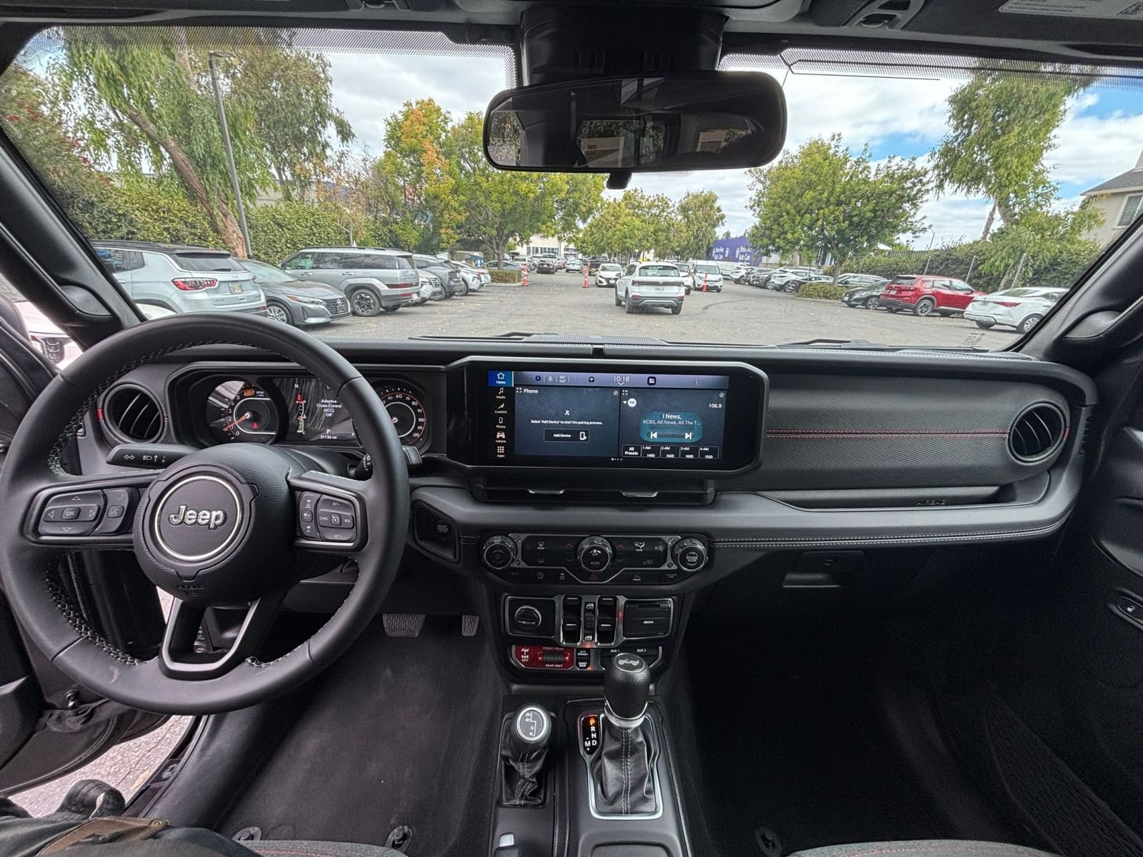 Used 2025 Jeep Wrangler Unlimited Rubicon AWD/4WD image 31