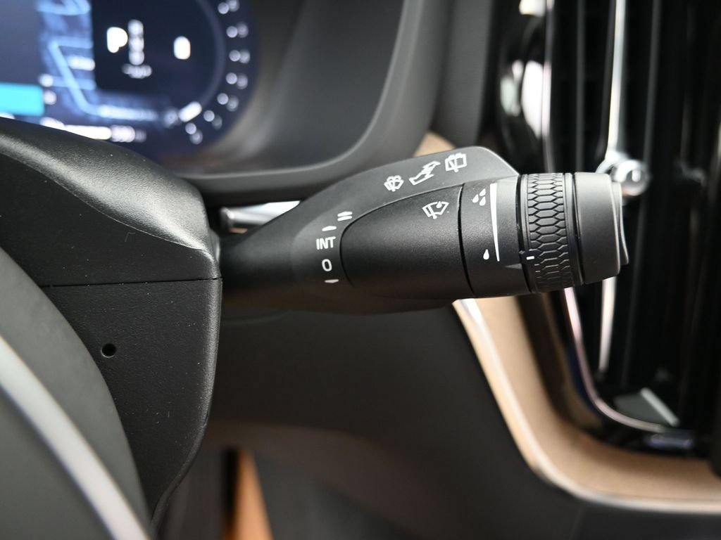 New 2026 Volvo XC60 B5 Core AWD/4WD image 18