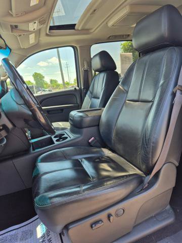 Used 2011 Chevrolet Silverado 3500 LTZ w/ LTZ Plus Package AWD/4WD image 15