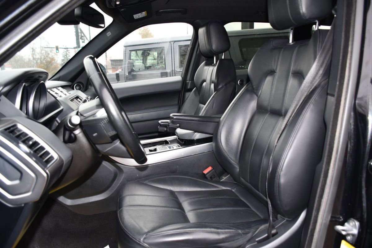 Used 2015 Land Rover Range Rover Sport SE image 10