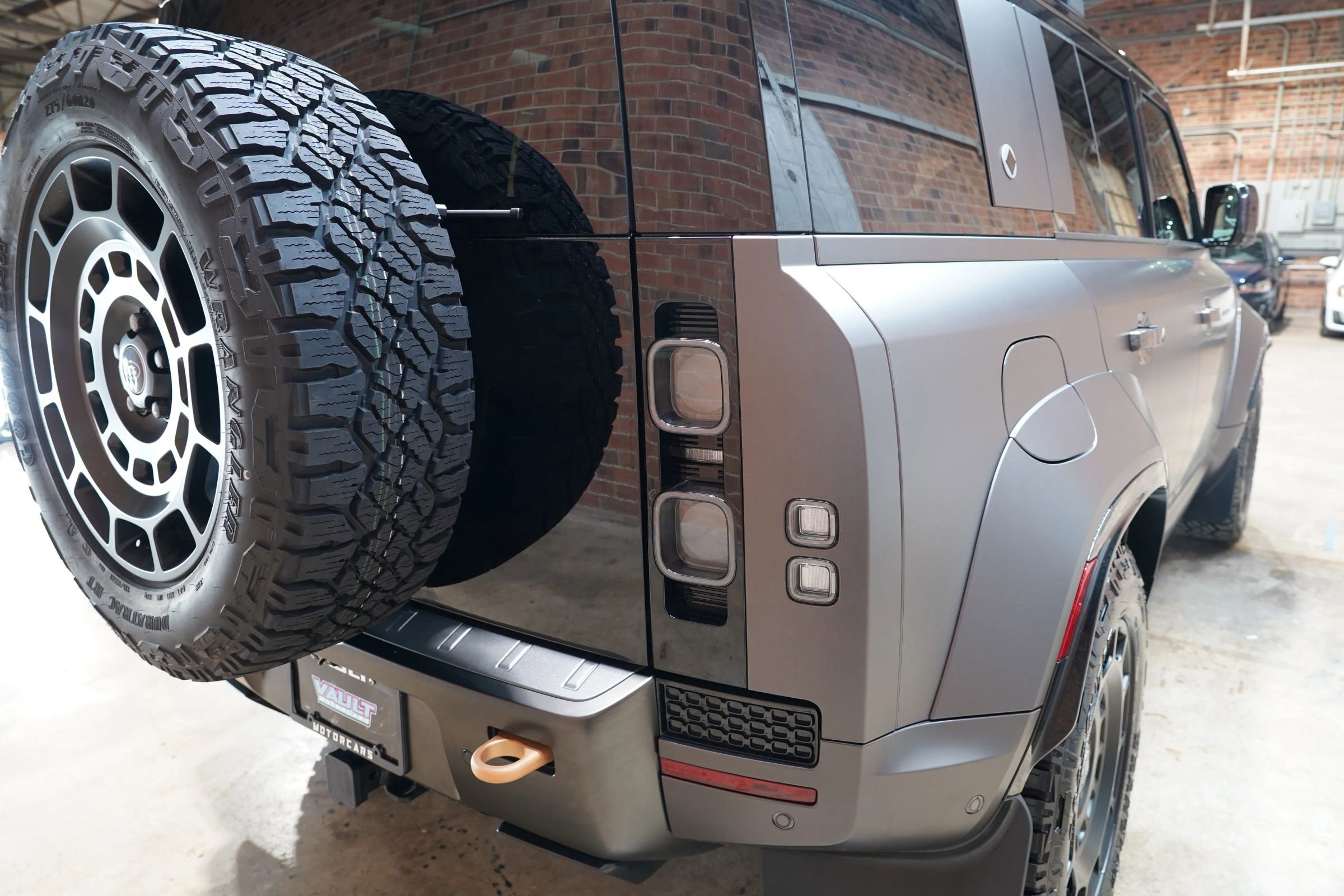 Used 2025 Land Rover Defender 110 image 23