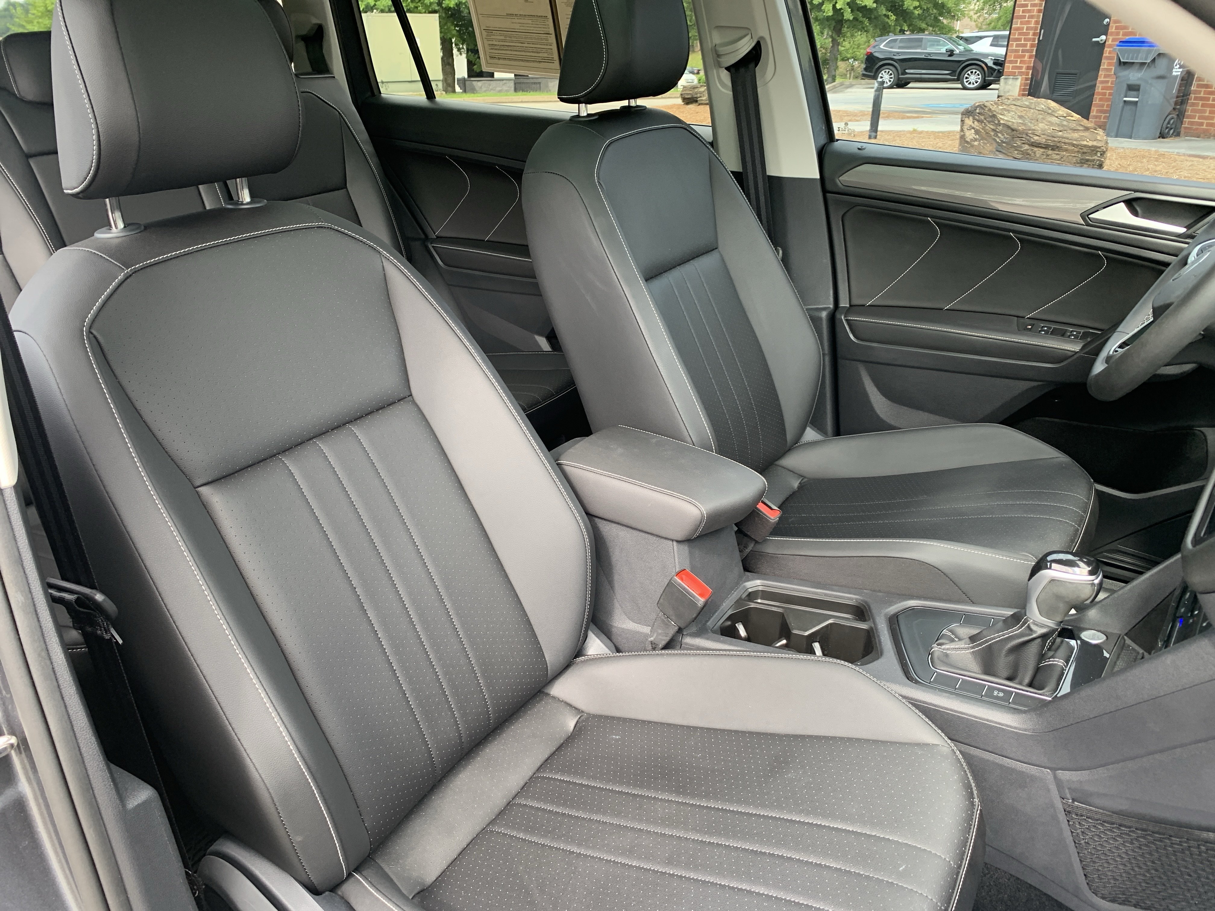 Used 2023 Volkswagen Tiguan SE w/ Panoramic Sunroof Package FWD image 33