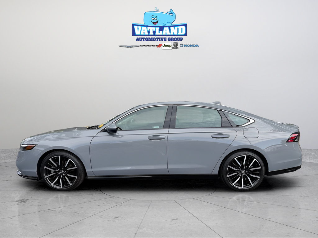 Used 2024 Honda Accord Touring image 2