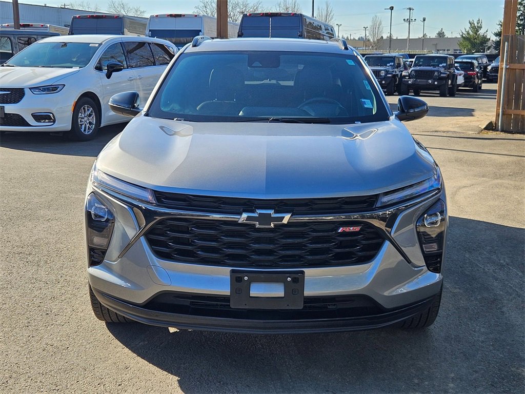 Used 2024 Chevrolet Trax RS w/ Sunroof Package image 2