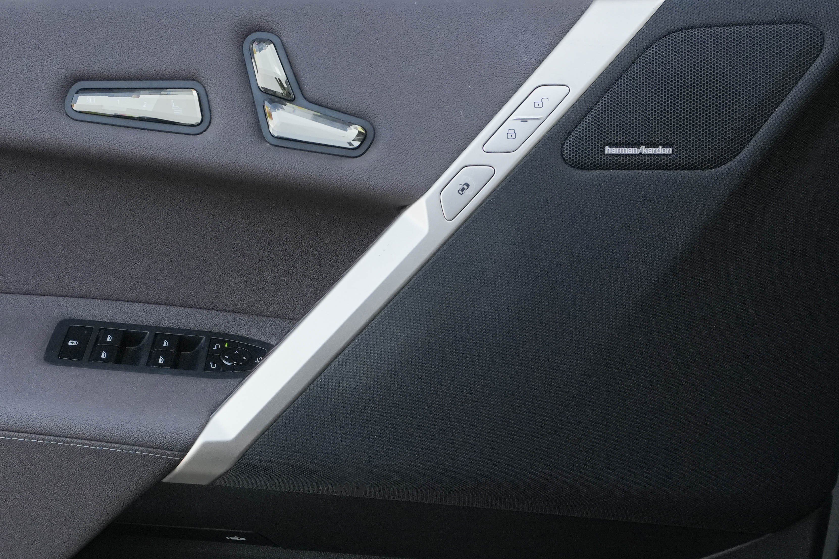 Certified 2023 BMW iX xDrive50 w/ Premium Package AWD/4WD image 15