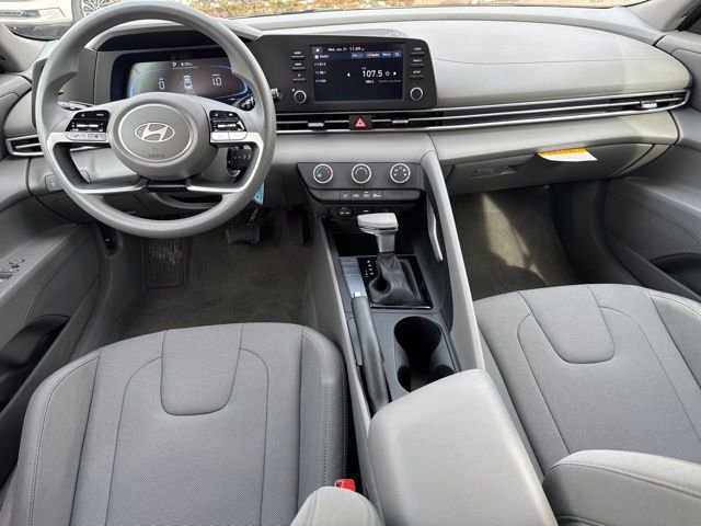 Certified 2025 Hyundai Elantra SE image 4