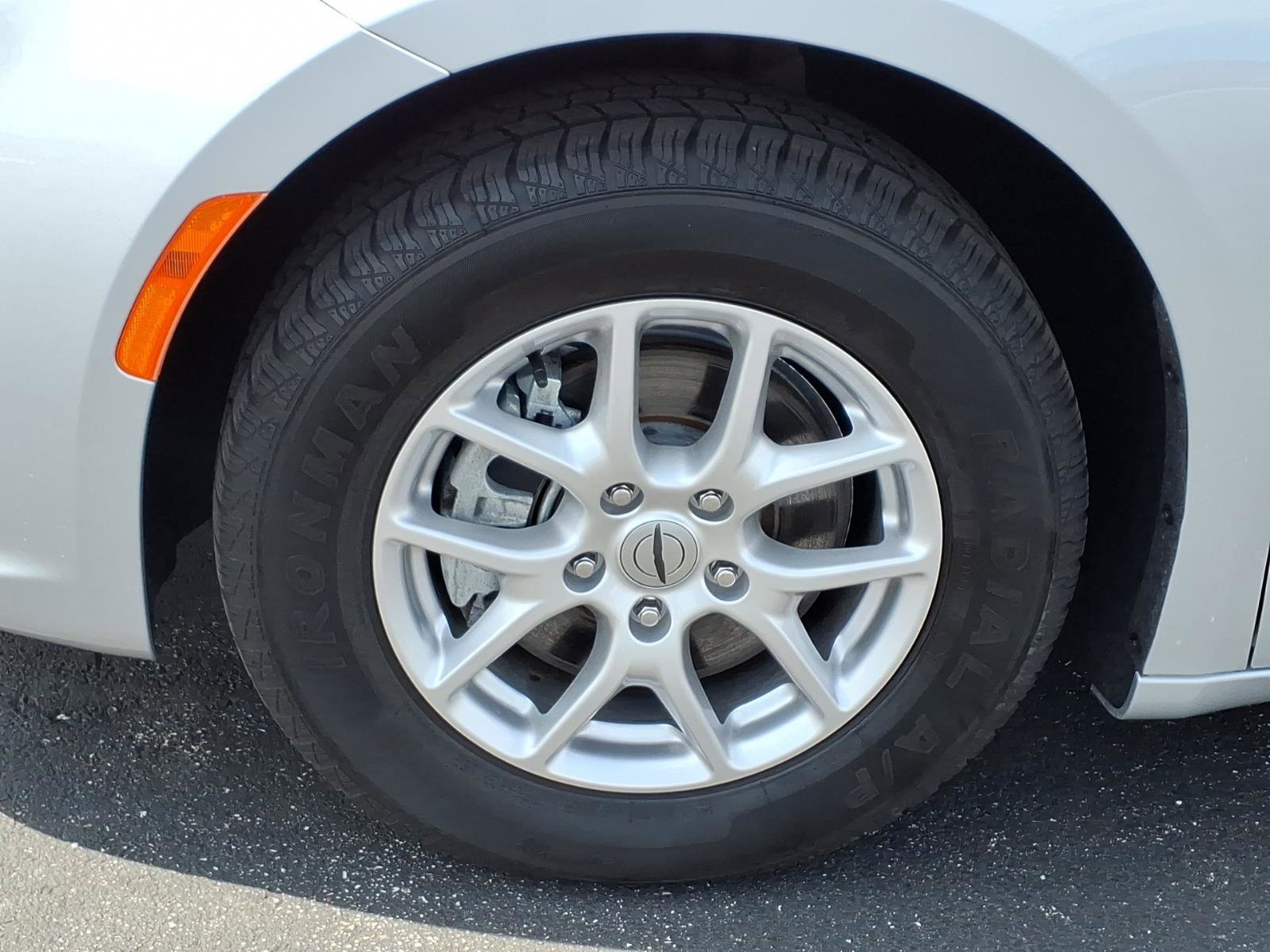 Used 2024 Chrysler Pacifica Touring-L image 32