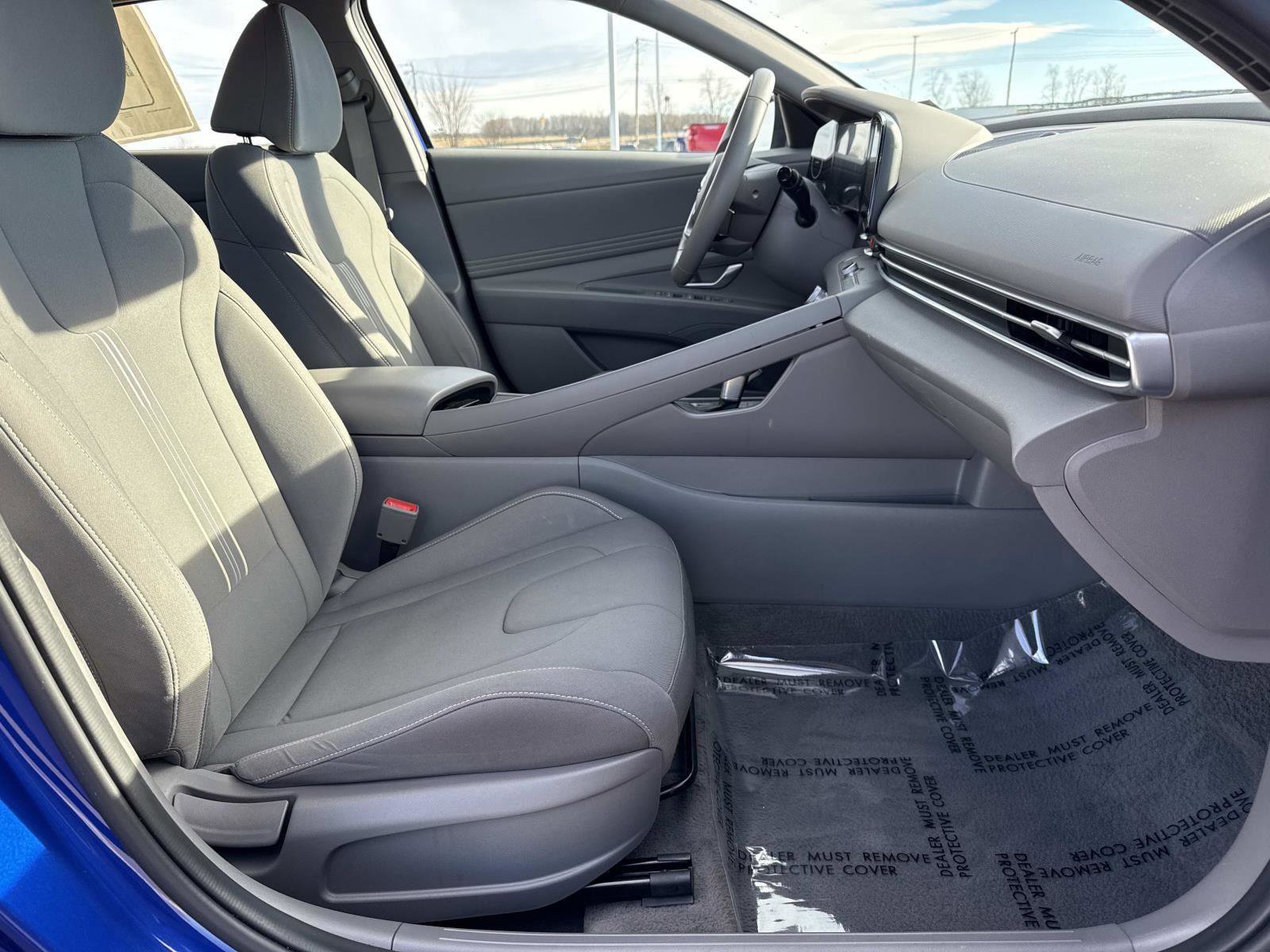 Used 2023 Hyundai Elantra SEL w/ Convenience Package image 18